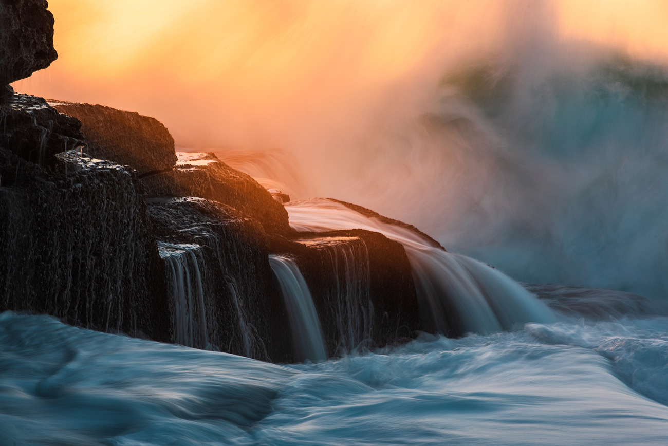 Nikon D750, Nikon 70-300, f/16, 0.3 sec, ISO100, ND8. As you can see, the Sun is right behind the wave and a little higher. Using a filter, I managed to capture the flowing water at its best.
