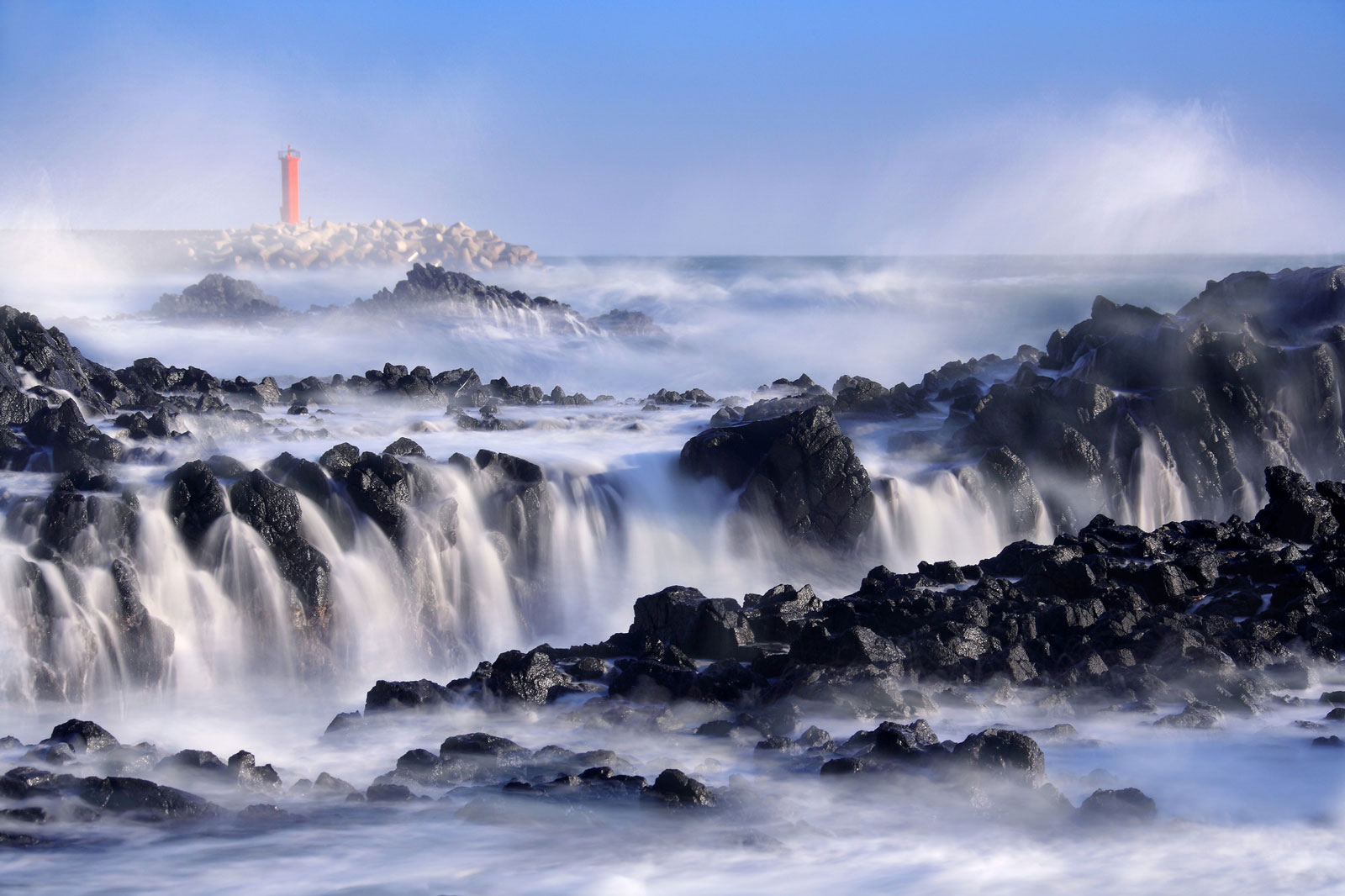 Title: Advancing waves | Photographer: Hyun-jin, Bae | ND400 filter, f/9, 2 sec, ISO100